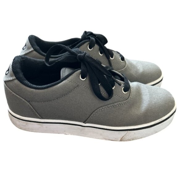 Heelys Boys Grey and Black Sneakers With Wheels Size 5 Youth - Picture 1 of 7